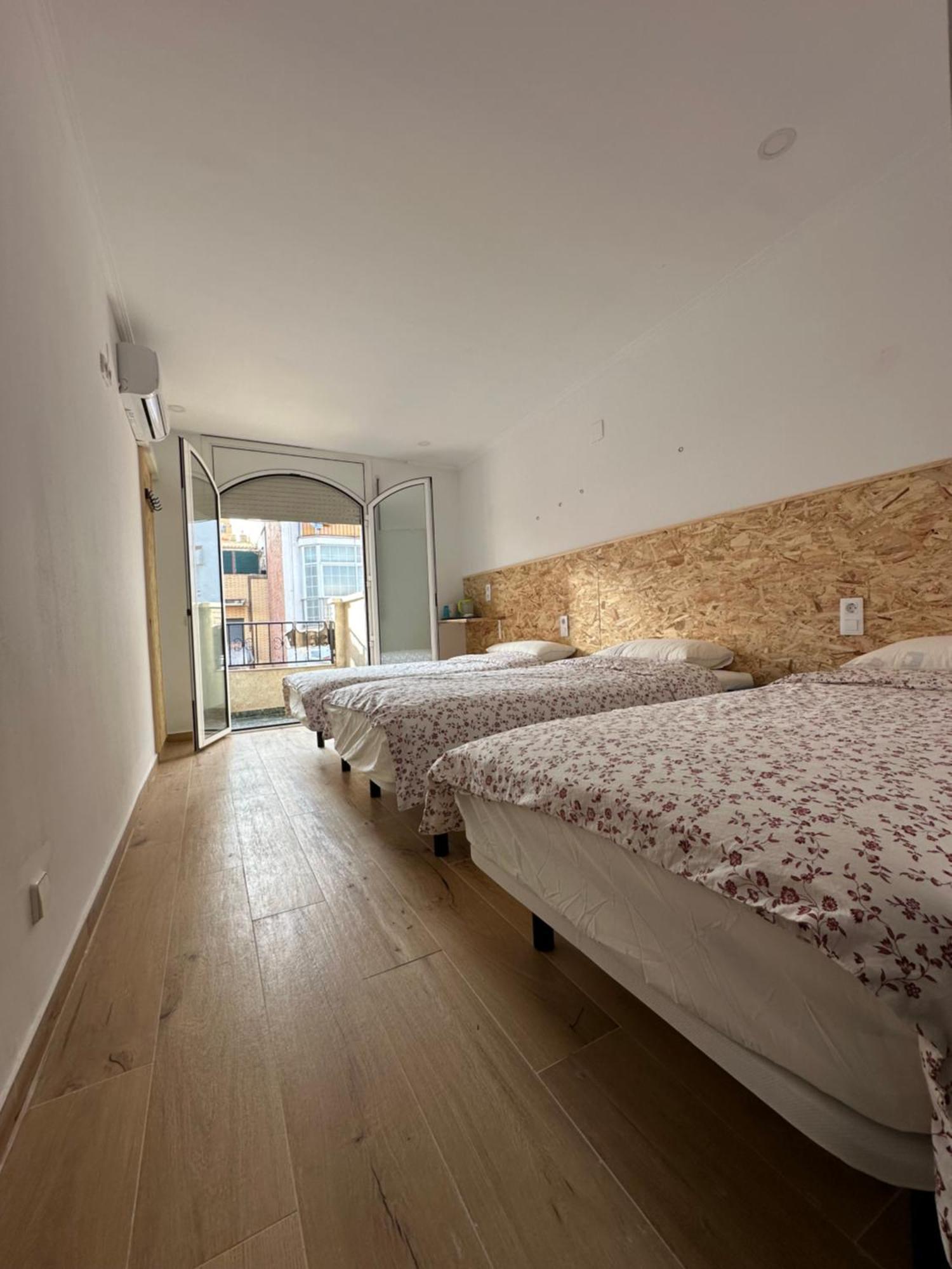 Fudodo舒适3 Beds Hotel L'Hospitalet de Llobregat Exterior foto